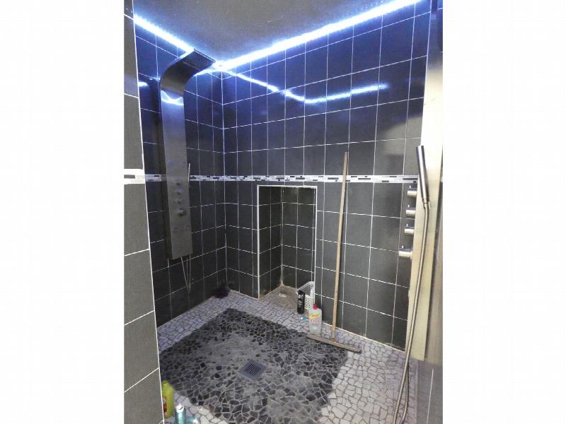 Double shower of 3 sqm