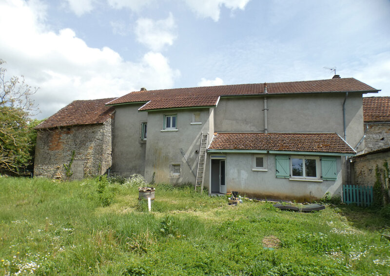 Housqe of 161 sqm + attached outbuilding