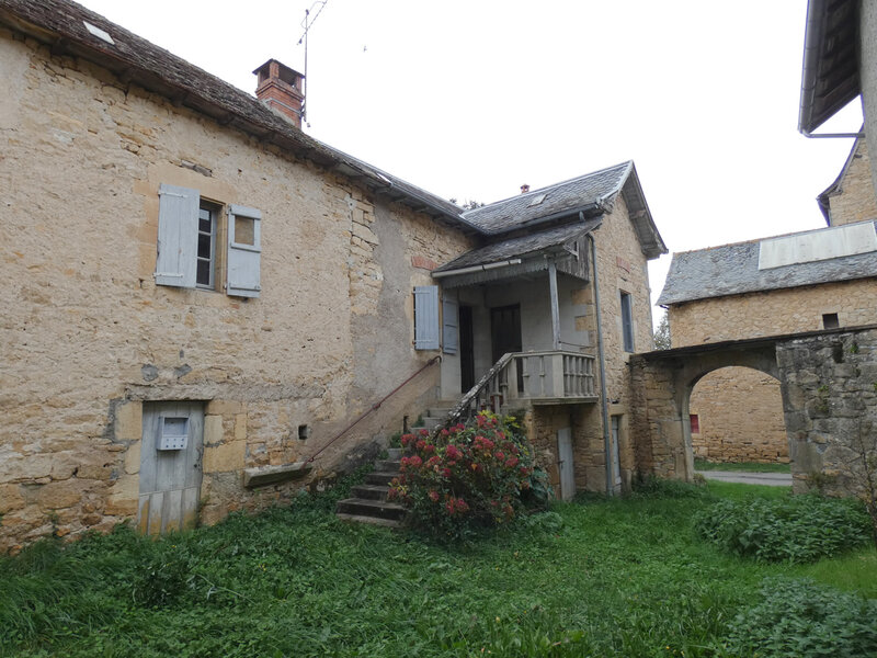 Entrace with the bôlet and stair-case