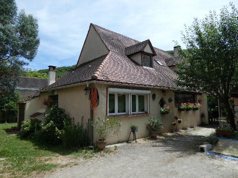 house at the kitchen side