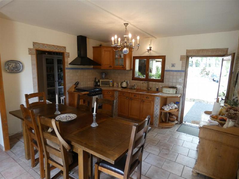 Kitchen of 28 sqm with 2 access
