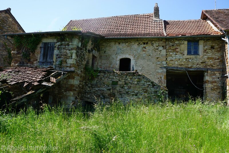 Maison coté terrain