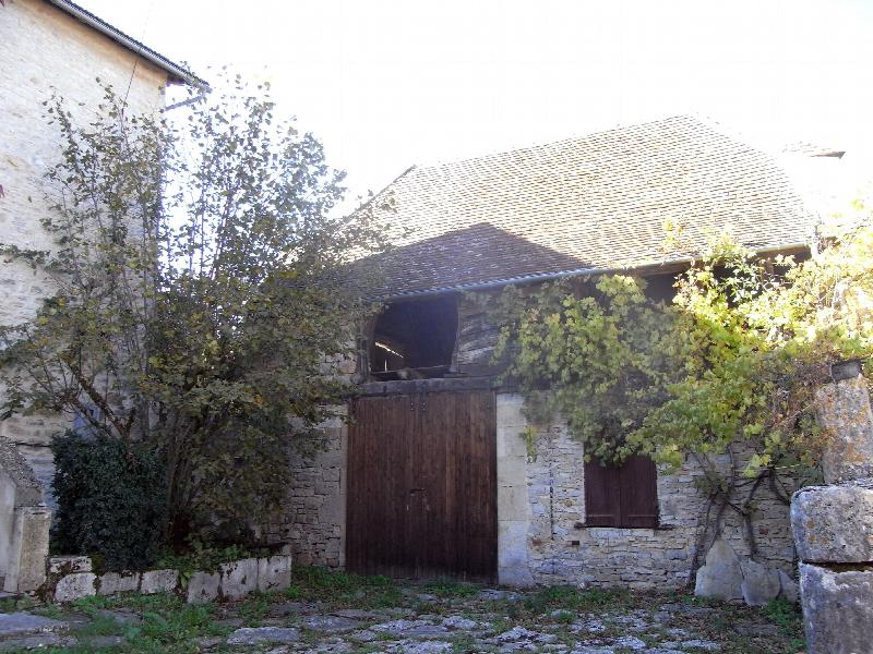 Grange coté jardin clos