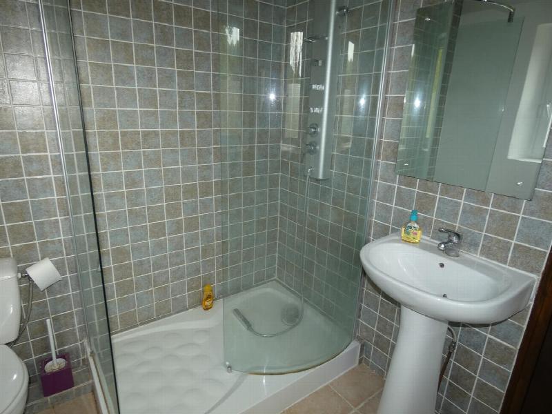 Salle d'eau avec wc