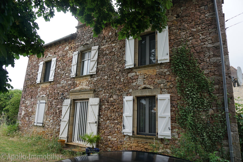 Façade maison et jardin