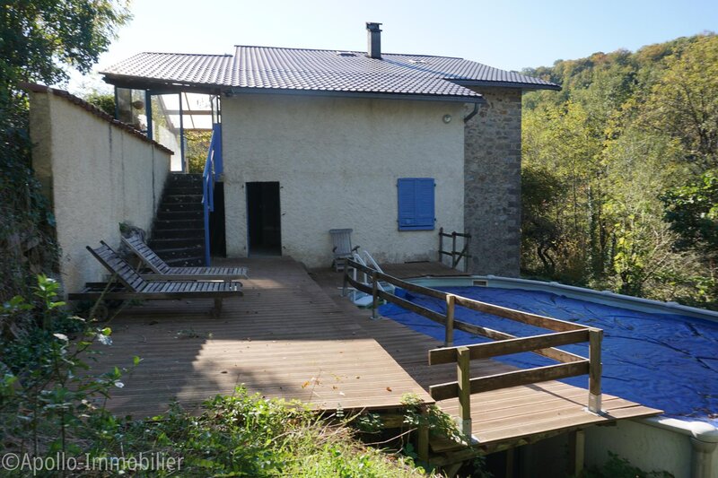 Piscine et l'arrière de la maison