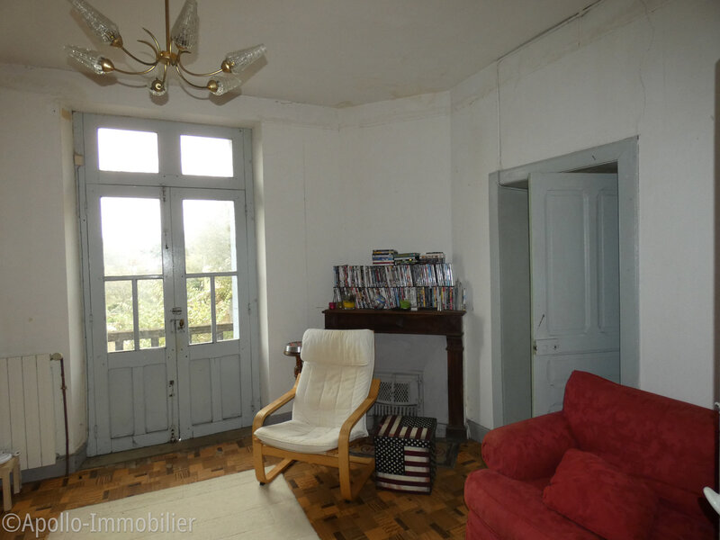 Salon avec balcon