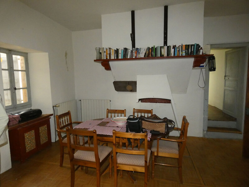 Séjour avec couloir vers les chambres