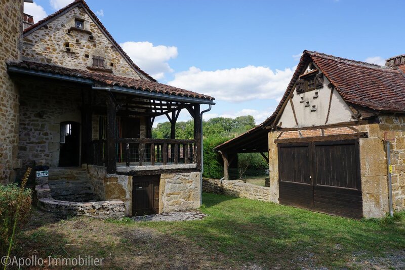 Covered terrace and old bread oven