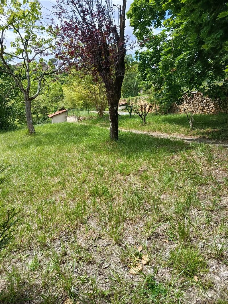 Jardin de 1367 m² en terrasse avec piscine