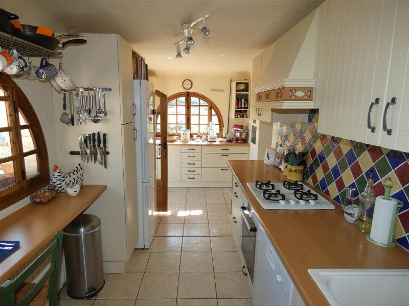 Kitchen of 13 sqm facing the terrace